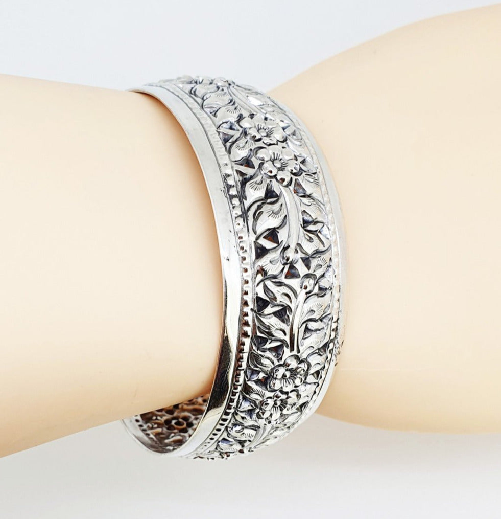 women flower cuff bangle