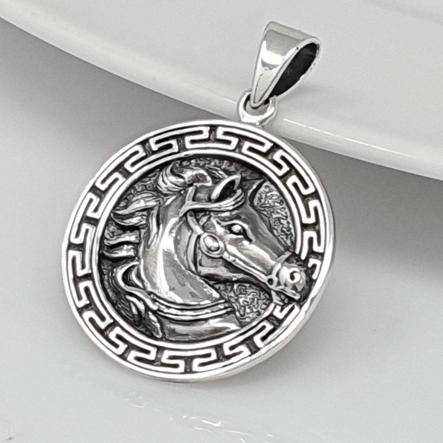 Stunning Men and Womens 925 Sterling Silver Pendant Greek Gorgon Horse Pendant