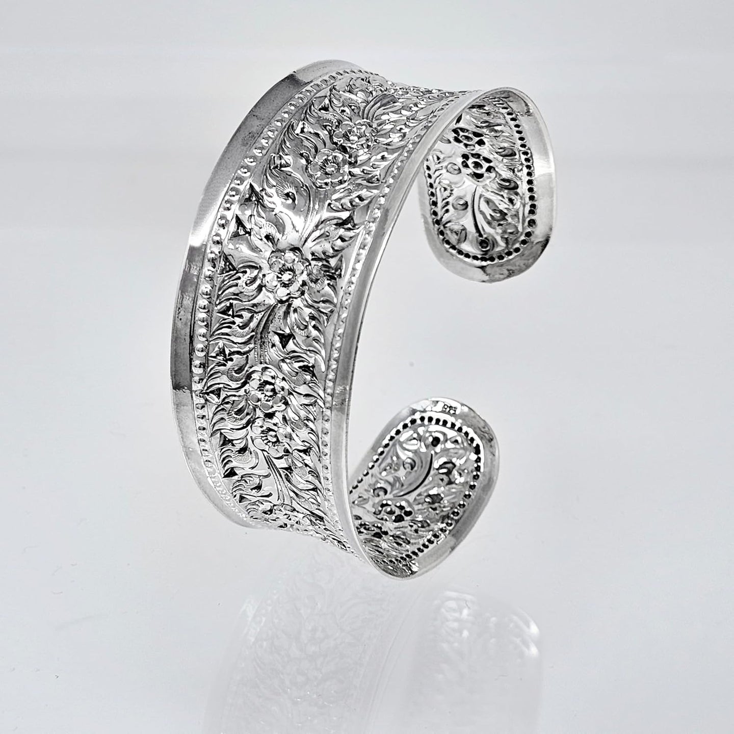 flower silver bangle for her