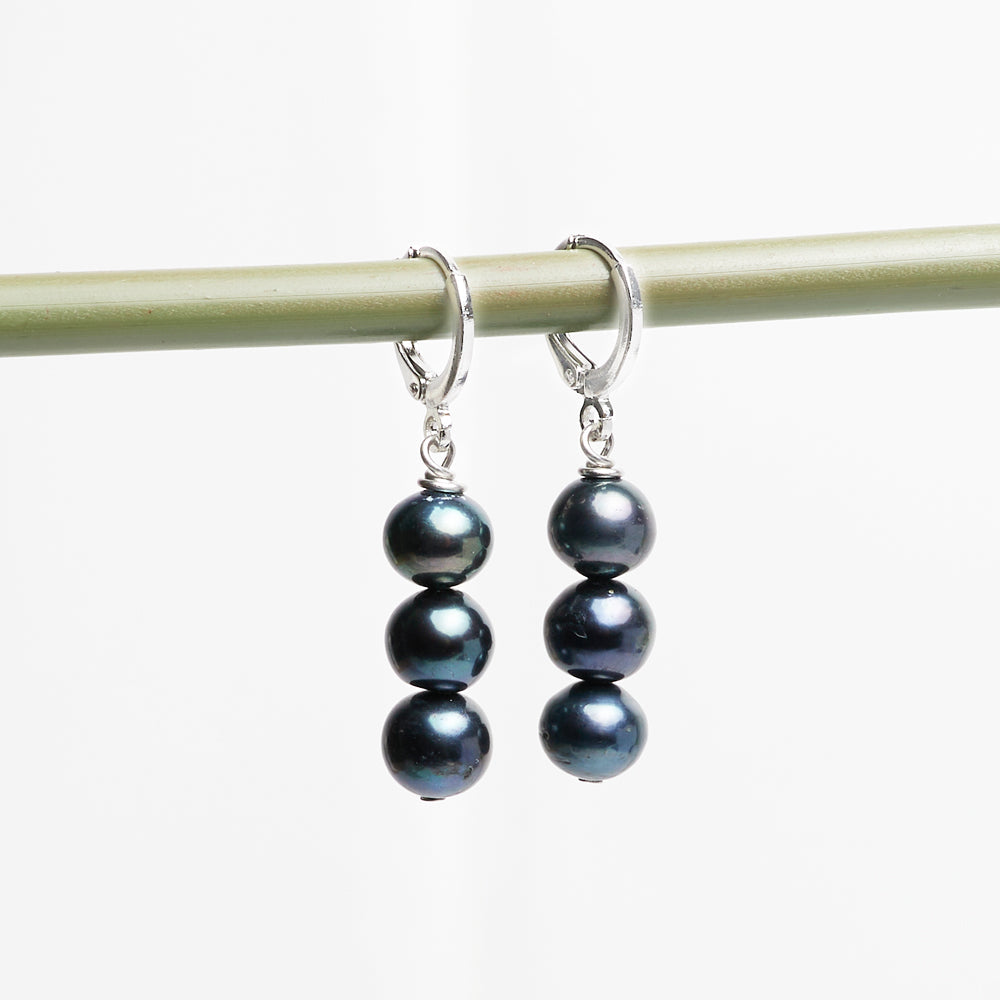 black-pearl-earrings