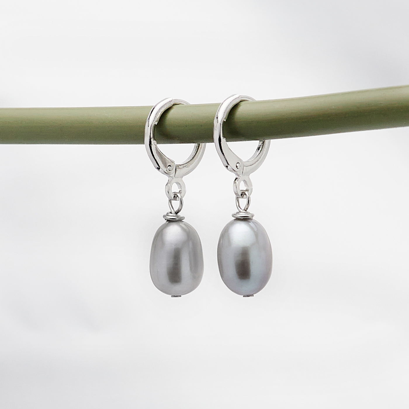 Handmade 8–9mm Freshwater Pearl Drop Earrings for Women Girls – Timeless Elegance, Effortless