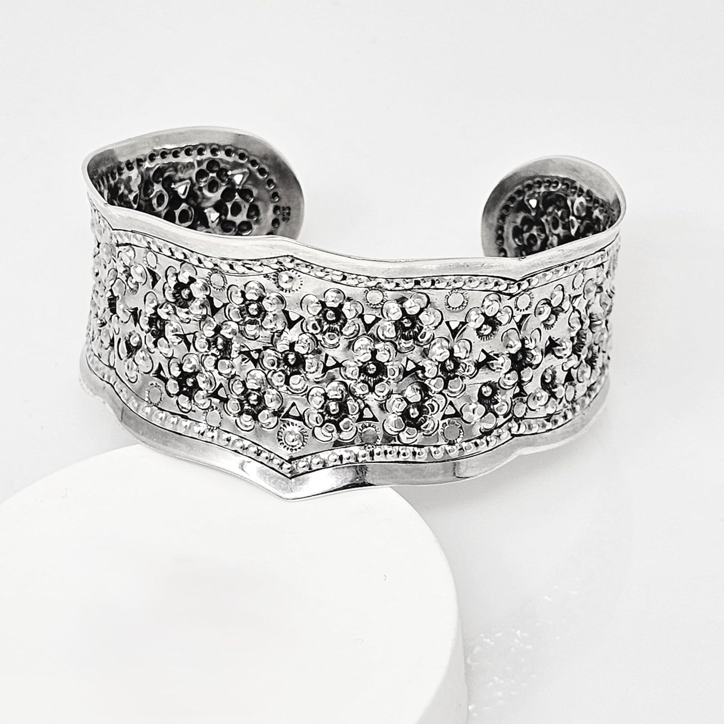 Flower design silver cuff bangle for women girls