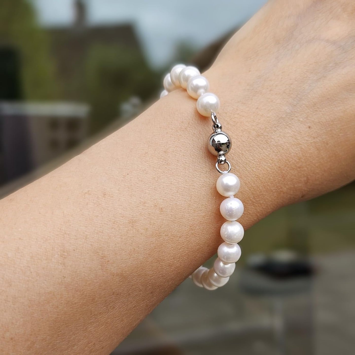 White Pearl bracelet megnetic clasp for women