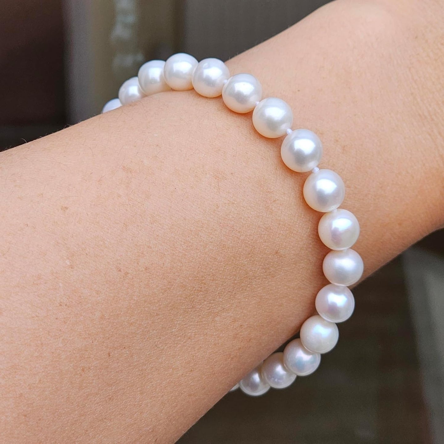 Elegant pearl bracelet for women 