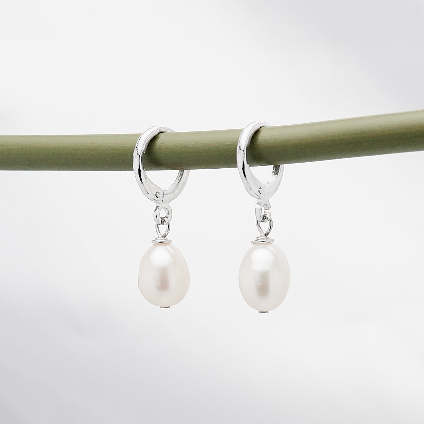 Handmade 8–9mm Freshwater Pearl Drop Earrings for Women Girls – Timeless Elegance, Effortless